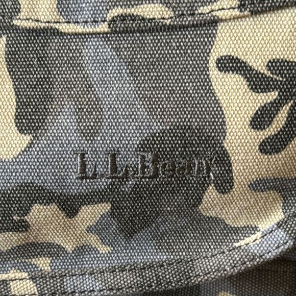 L.L.Bean Gray Messenger Travel Bag with Camouflage Design - Picture 2 of 14
